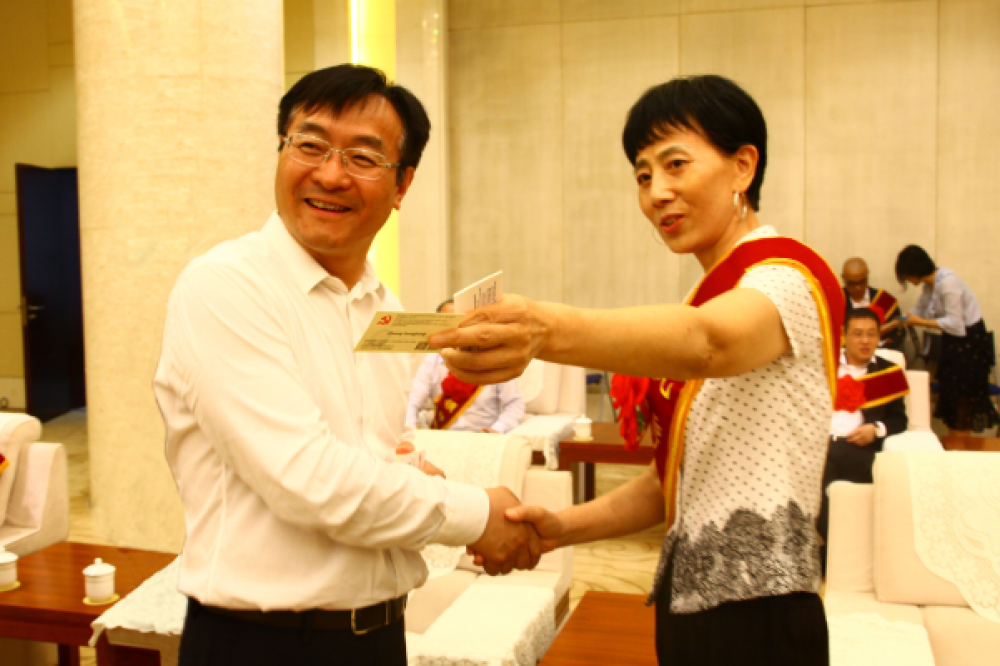 孙建西董事长被高新区授予“优秀建设者”荣誉称号